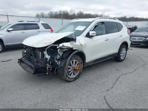 KNMAT2MT4JP588053 2018 NISSAN ROGUE - Image 2