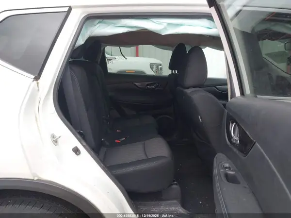 KNMAT2MT4JP588053 2018 NISSAN ROGUE - Image 8