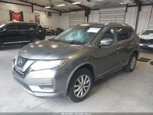 KNMAT2MT4JP590675 2018 NISSAN ROGUE - Image 2