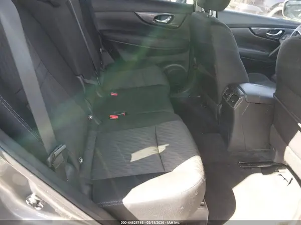 KNMAT2MT4JP592118 2018 NISSAN ROGUE - Image 8