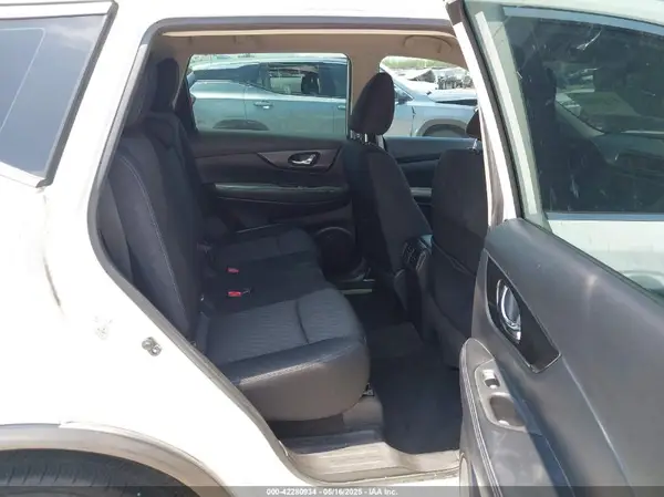 KNMAT2MT4JP596928 2018 NISSAN ROGUE - Image 8