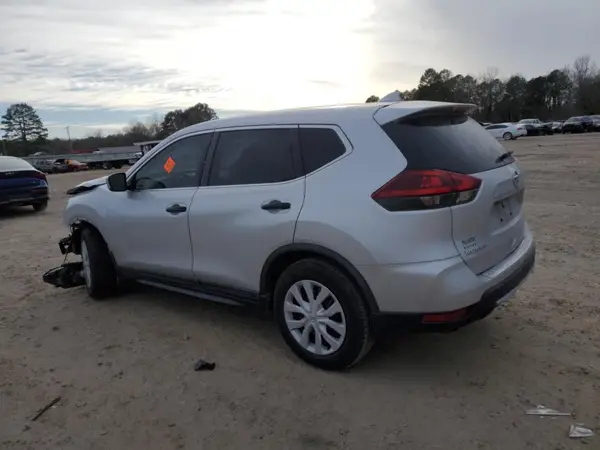 KNMAT2MT4JP599490 2018 NISSAN ROGUE - Image 2