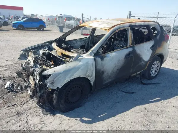 KNMAT2MT4JP599909 2018 NISSAN ROGUE - Image 2