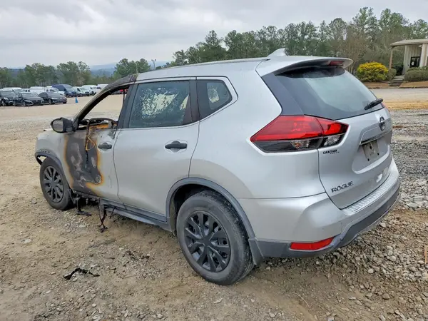 KNMAT2MT4JP602145 2018 NISSAN ROGUE - Image 2