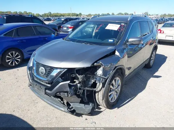 KNMAT2MT4JP604901 2018 NISSAN ROGUE - Image 2