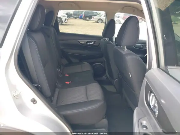 KNMAT2MT4JP605188 2018 NISSAN ROGUE - Image 8