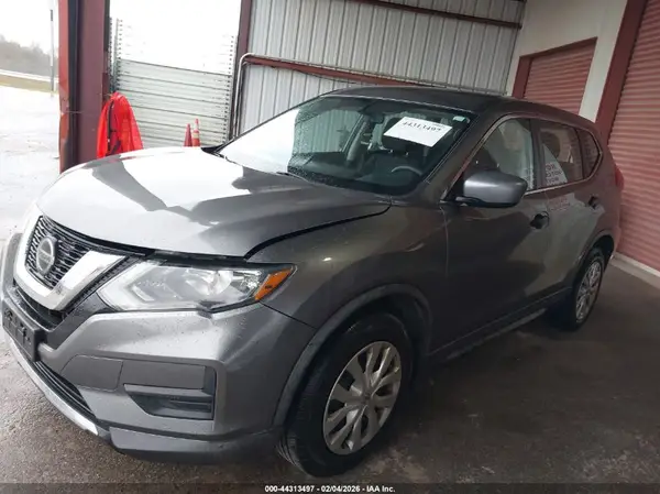 KNMAT2MT4JP610214 2018 NISSAN ROGUE - Image 2