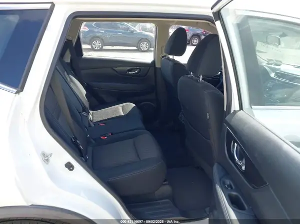 KNMAT2MT4JP612271 2018 NISSAN ROGUE - Image 8