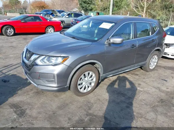 KNMAT2MT4JP613677 2018 NISSAN ROGUE - Image 2