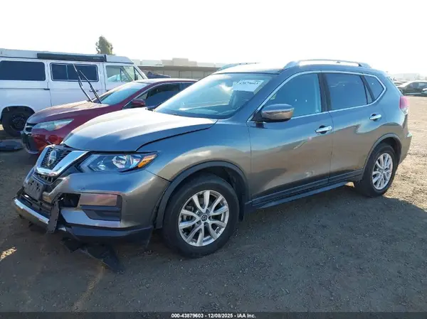 KNMAT2MT4JP614750 2018 NISSAN ROGUE - Image 2