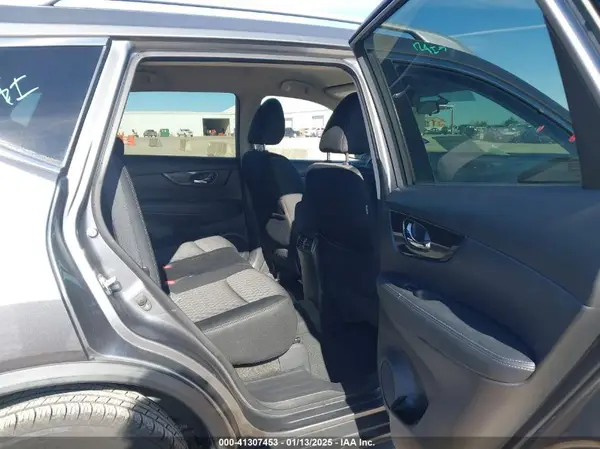 KNMAT2MT4JP620189 2018 NISSAN ROGUE - Image 8