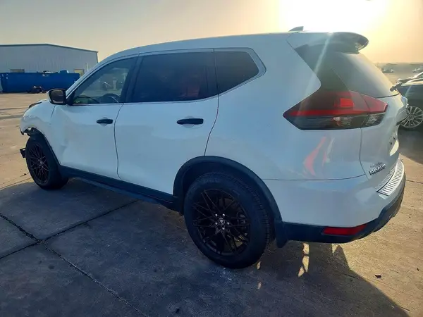 KNMAT2MT4JP622976 2018 NISSAN ROGUE - Image 2