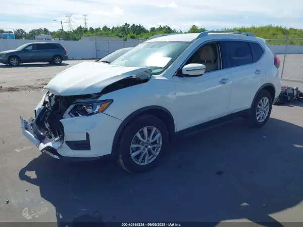 KNMAT2MT5HP504302 2017 NISSAN ROGUE - Image 2