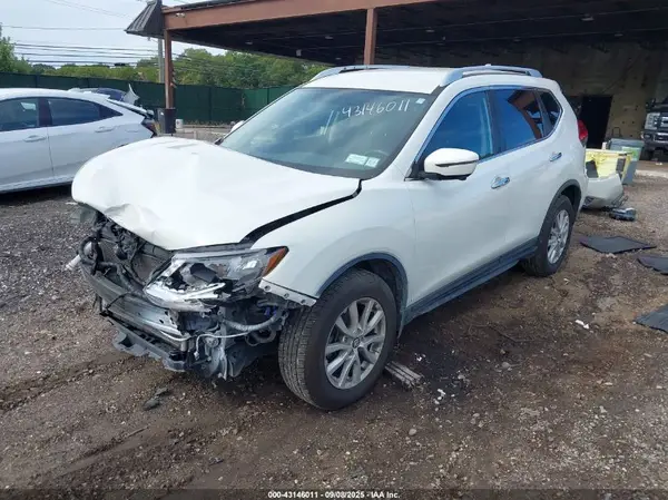 KNMAT2MT5HP507975 2017 NISSAN ROGUE - Image 2