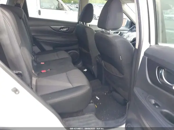 KNMAT2MT5HP507975 2017 NISSAN ROGUE - Image 8