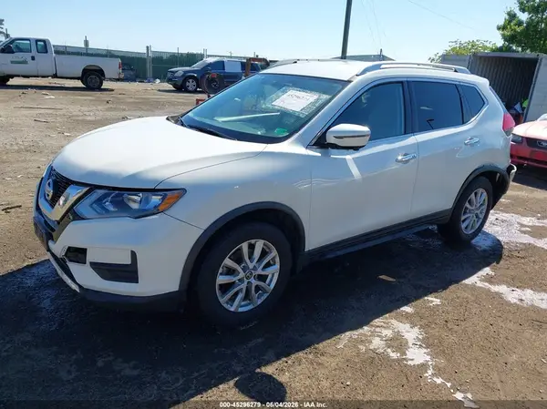 KNMAT2MT5HP508589 2017 NISSAN ROGUE - Image 2