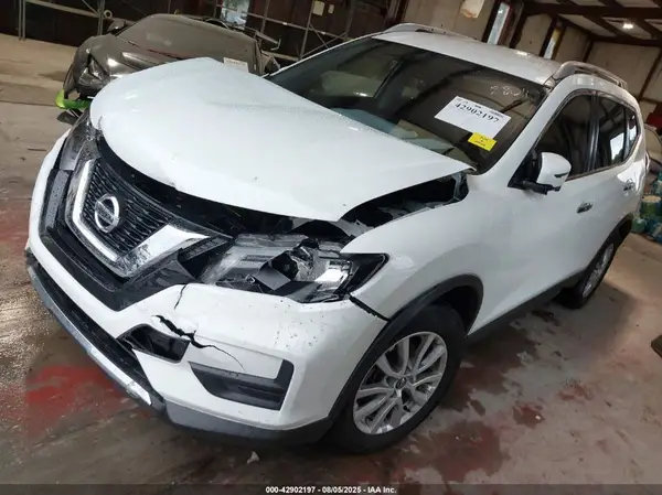 KNMAT2MT5HP508804 2017 NISSAN ROGUE - Image 2
