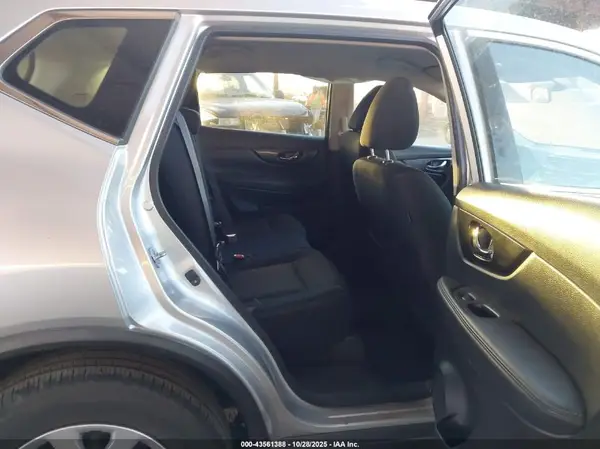 KNMAT2MT5HP511380 2017 NISSAN ROGUE - Image 8