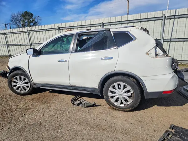 KNMAT2MT5HP513744 2017 NISSAN ROGUE - Image 2
