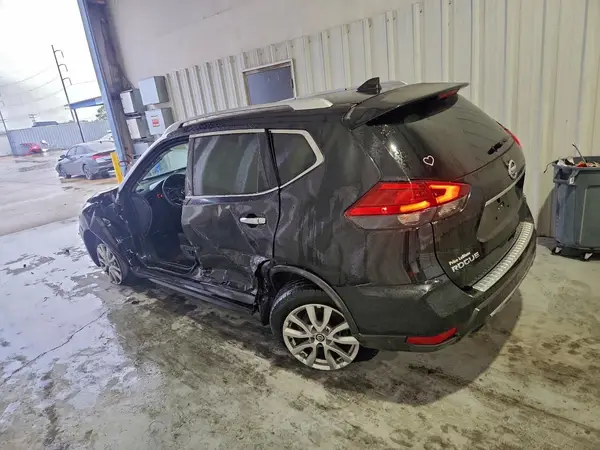 KNMAT2MT5HP521701 2017 NISSAN ROGUE - Image 2