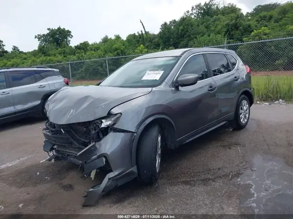 KNMAT2MT5HP522900 2017 NISSAN ROGUE - Image 2