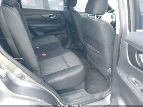 KNMAT2MT5HP522900 2017 NISSAN ROGUE - Image 8