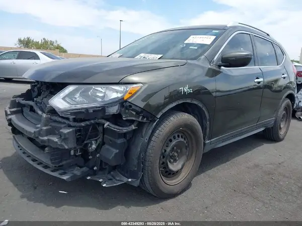 KNMAT2MT5HP526512 2017 NISSAN ROGUE - Image 2