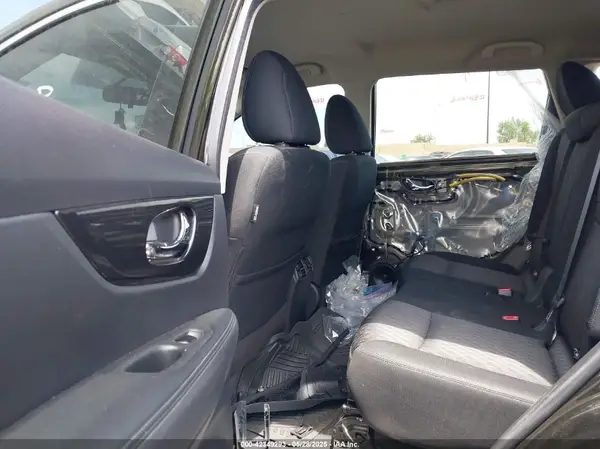 KNMAT2MT5HP526512 2017 NISSAN ROGUE - Image 8