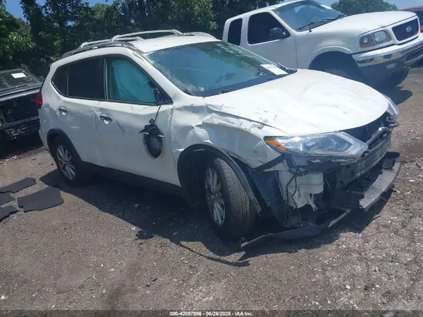 KNMAT2MT5HP528115 2017 NISSAN ROGUE - Image 1