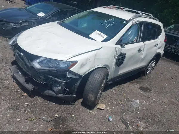 KNMAT2MT5HP528115 2017 NISSAN ROGUE - Image 2