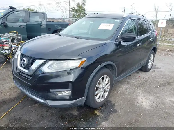 KNMAT2MT5HP530169 2017 NISSAN ROGUE - Image 2