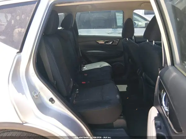 KNMAT2MT5HP532925 2017 NISSAN ROGUE - Image 8