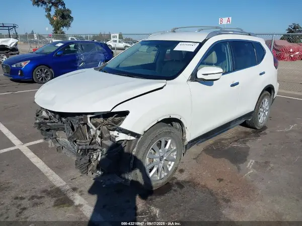 KNMAT2MT5HP540104 2017 NISSAN ROGUE - Image 2