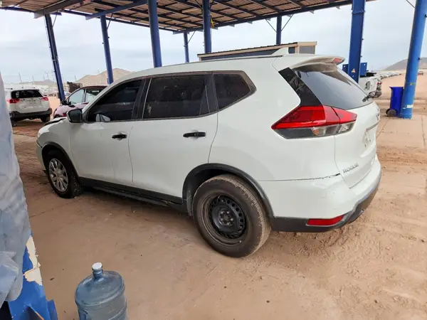 KNMAT2MT5HP544301 2017 NISSAN ROGUE - Image 2