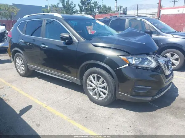 KNMAT2MT5HP546386 2017 NISSAN ROGUE - Image 1