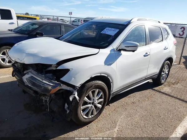KNMAT2MT5HP550597 2017 NISSAN ROGUE - Image 2