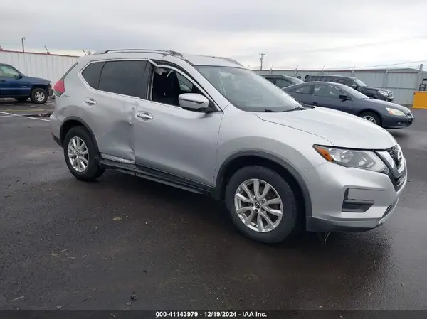 KNMAT2MT5HP550700 2017 NISSAN ROGUE - Image 1