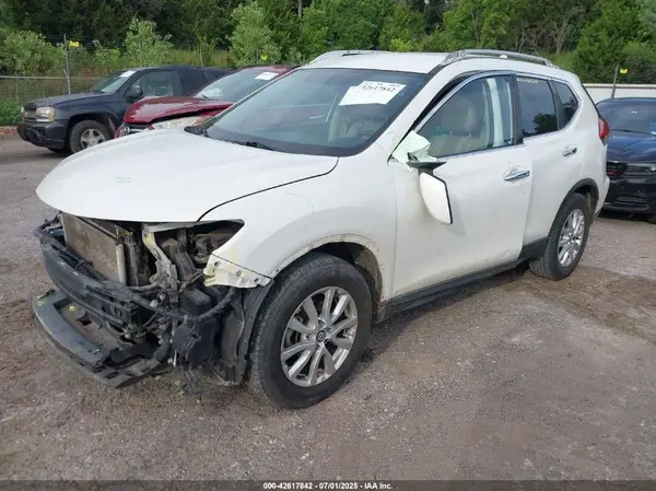 KNMAT2MT5HP550728 2017 NISSAN ROGUE - Image 2