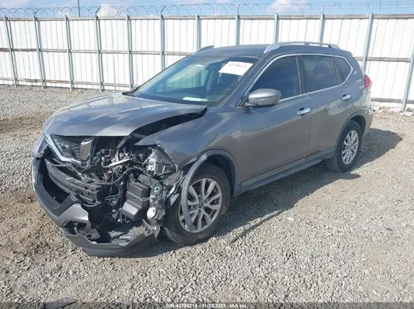 KNMAT2MT5HP551555 2017 NISSAN ROGUE - Image 2