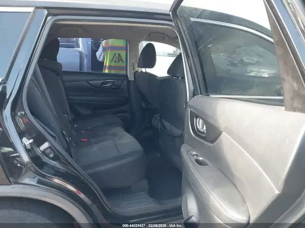 KNMAT2MT5HP552009 2017 NISSAN ROGUE - Image 8