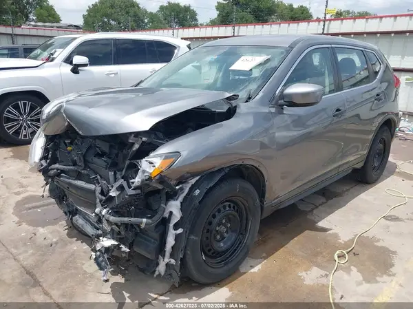 KNMAT2MT5HP555976 2017 NISSAN ROGUE - Image 2