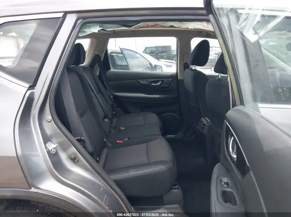 KNMAT2MT5HP555976 2017 NISSAN ROGUE - Image 8