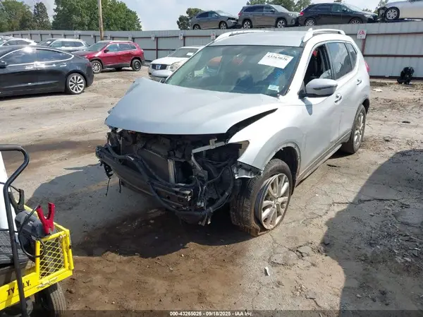 KNMAT2MT5HP563897 2017 NISSAN ROGUE - Image 2