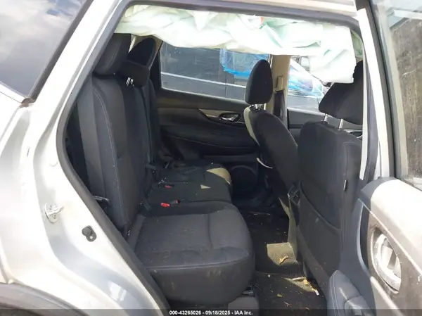 KNMAT2MT5HP563897 2017 NISSAN ROGUE - Image 8