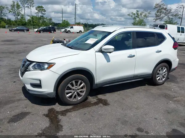 KNMAT2MT5HP564015 2017 NISSAN ROGUE - Image 2