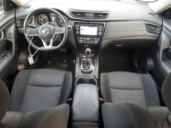 KNMAT2MT5HP568033 2017 NISSAN ROGUE - Image 8