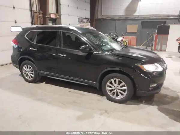 KNMAT2MT5HP574527 2017 NISSAN ROGUE - Image 1