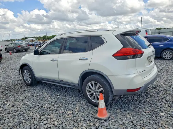 KNMAT2MT5HP585916 2017 NISSAN ROGUE - Image 2
