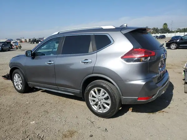 KNMAT2MT5HP586077 2017 NISSAN ROGUE - Image 2
