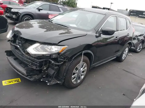 KNMAT2MT5HP588671 2017 NISSAN ROGUE - Image 2